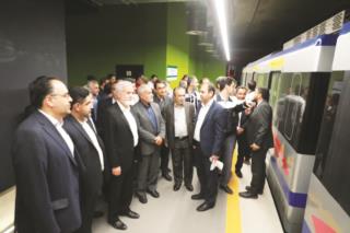بازدید فرمانده قرارگاه سازندگی خاتم‌الانبیا (ص) با همراهی مدیریت شهری شیراز از خط ۲ مترو