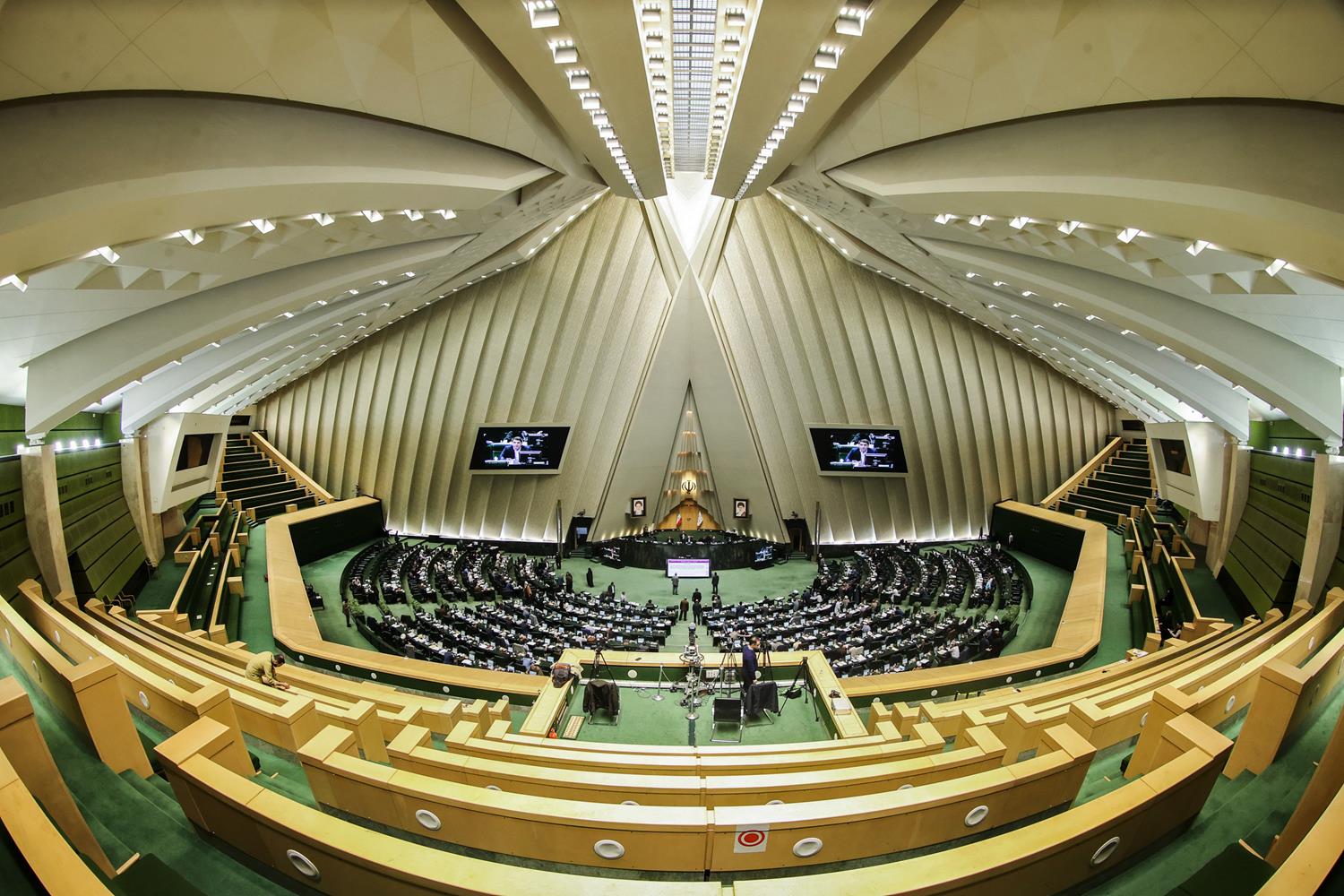 بررسی بودجه 1402 در صحن مجلس شورای اسلامی