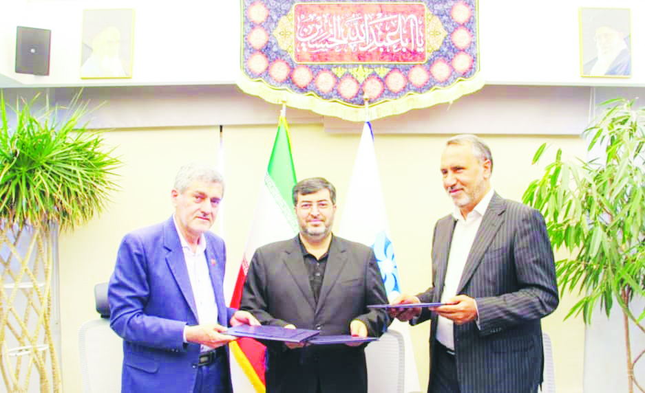 امضا تفاهم‌نامه انتقال آب خلیج فارس به پتروشیمی شیراز