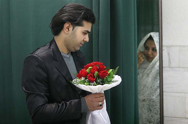مدیر کل سلامت خانواده و جمعیت وزارت بهداشت: 13میلیون جوان مجرد ایرانی از سن مناسب ازدواج عبور کرده اند + تحلیل