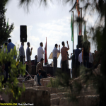 des: قرائت دعای عرفه در جوار شهدای گمنام واقع در پارک کوهستانی نور شیراز / عکس: میلاد پناهی