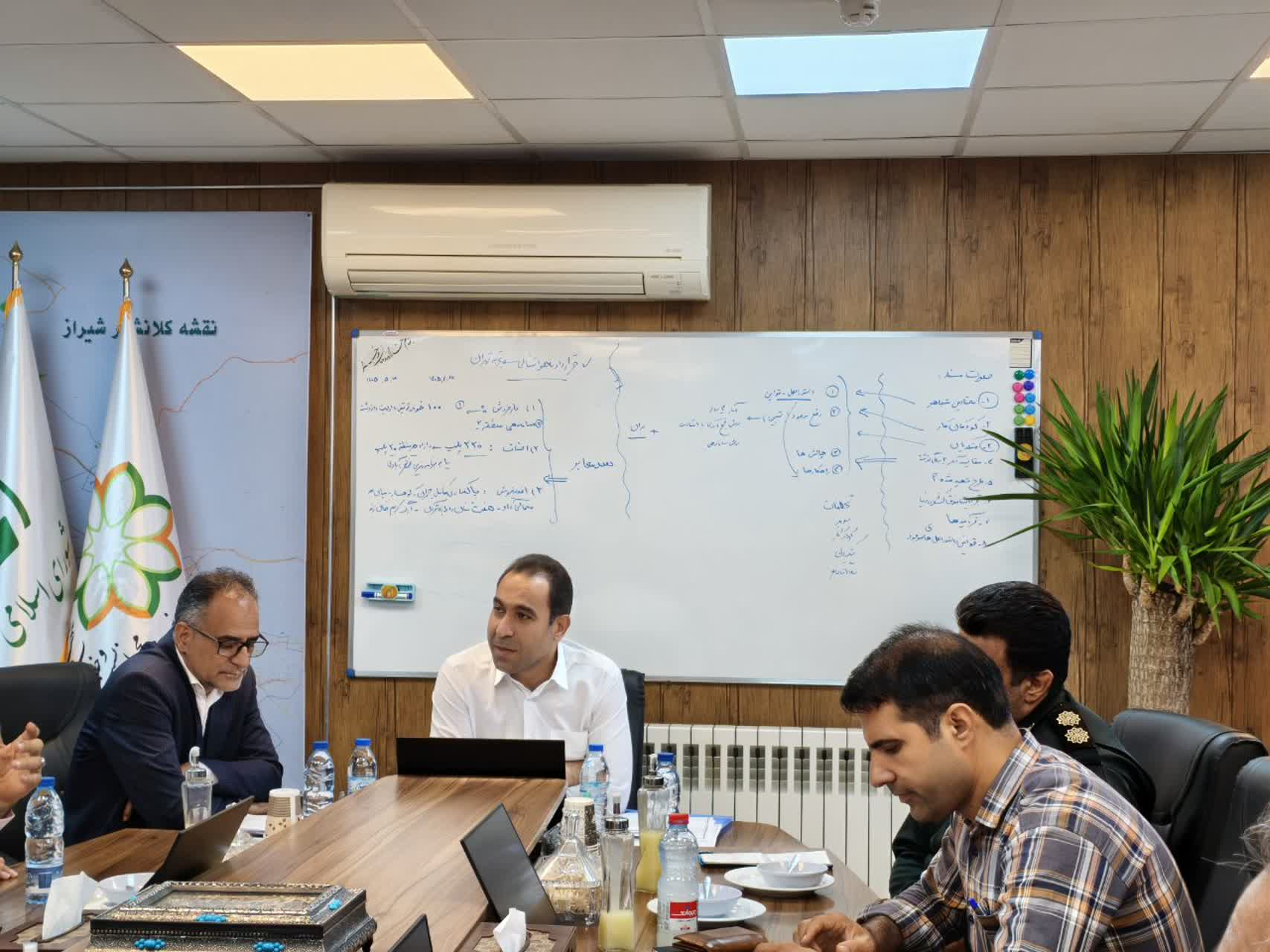 هم‌افزایی دستگاه‌ها برای ساماندهی معابر و ارتقای حقوق شهروندی در شیراز