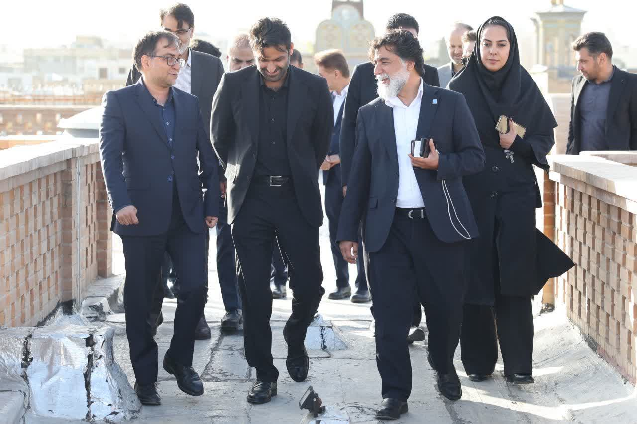 بررسی ایجاد «خانه فرش شیراز»  در بازدید مدیران سه دستگاه فرهنگی  و اقتصادی از بازار هنر