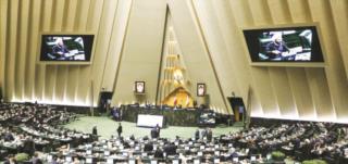 بانک‌های ناتراز منحل یا ادغام شوند