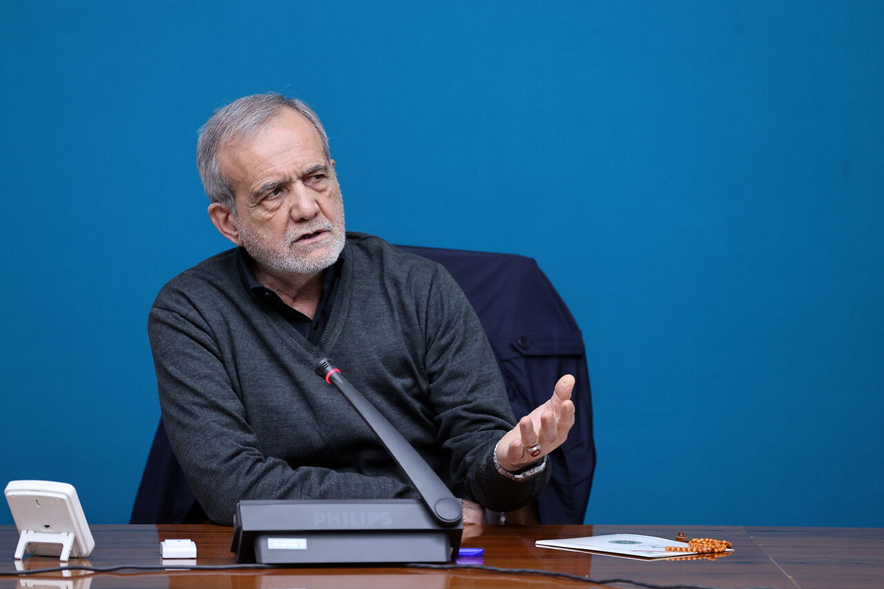 تاکید پزشکیان بر تسریع هر چه بیشتر در به نتیجه رسیدن طرح‌های مهار گازهای همراه