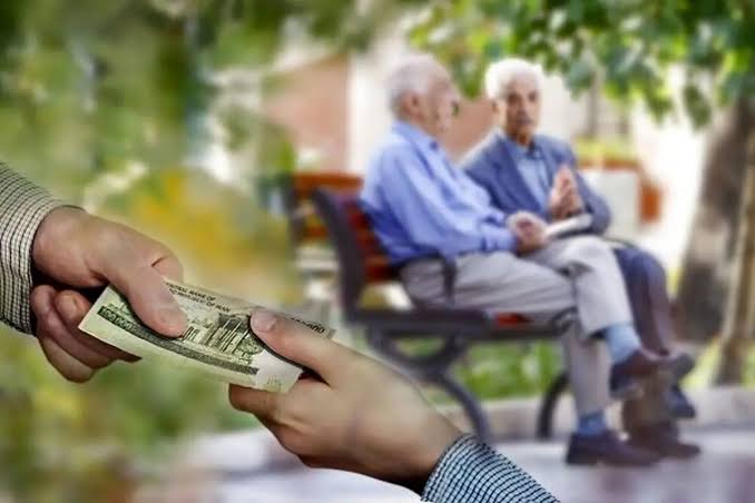 انتقاد بازنشستگان از کسر ناگهانی کارمزد  ۳ میلیون تومانی وام