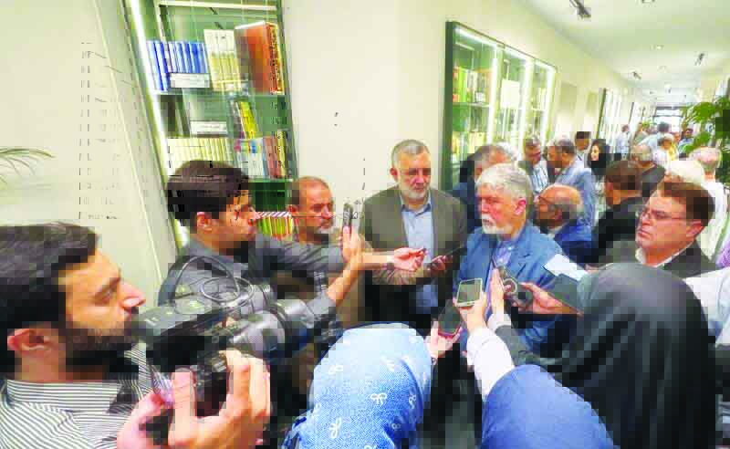 تلاش می‌کنیم کاغذ با قیمت‌های نزدیک به نرخ جهانی وارد کشور شود